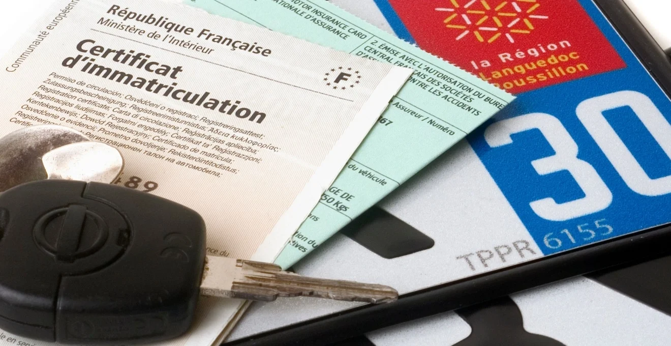 pourquoi-certains-vehicules-ont-ils-des-cartes-grises-avec-des-mentions-speciales