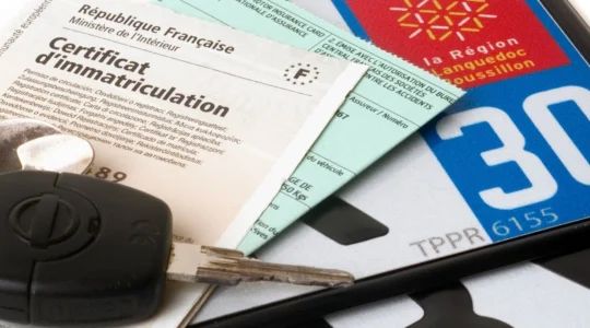 pourquoi-certains-vehicules-ont-ils-des-cartes-grises-avec-des-mentions-speciales